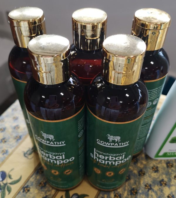 Cowpathy Herbal Shampoo